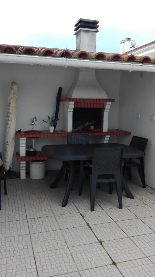 Casinha Res Do Chao Na Nazare Com Quintal E Barbecueヴィラ エクステリア 写真